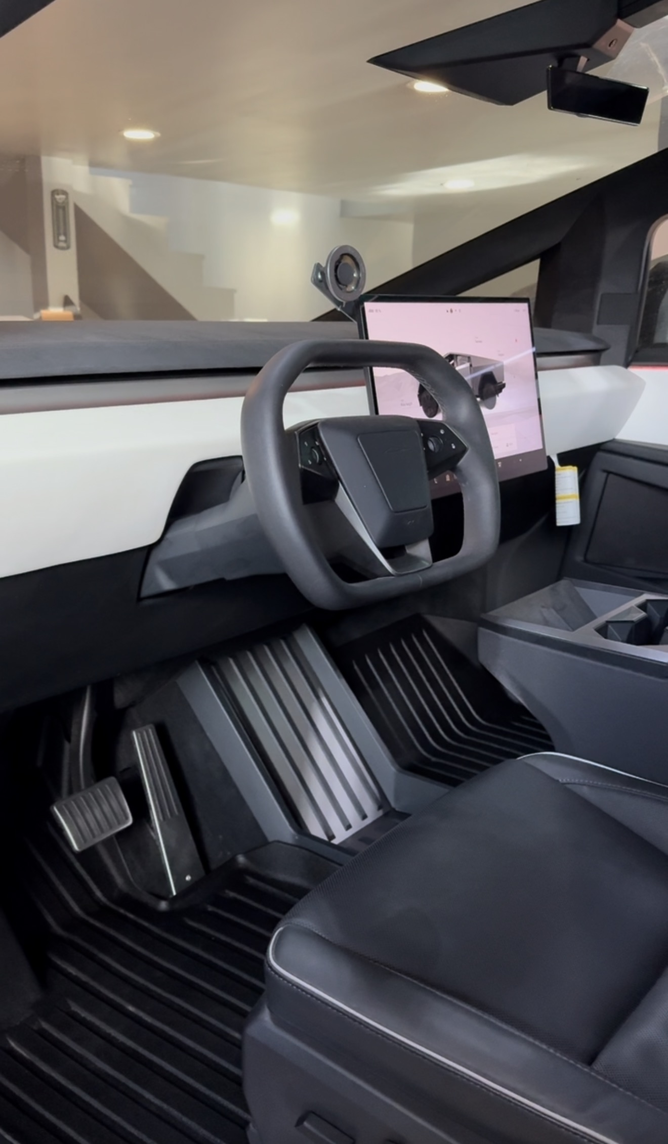 Tesla Cybertruck cab floor fully cleaned after a PRO DTLR interior reset