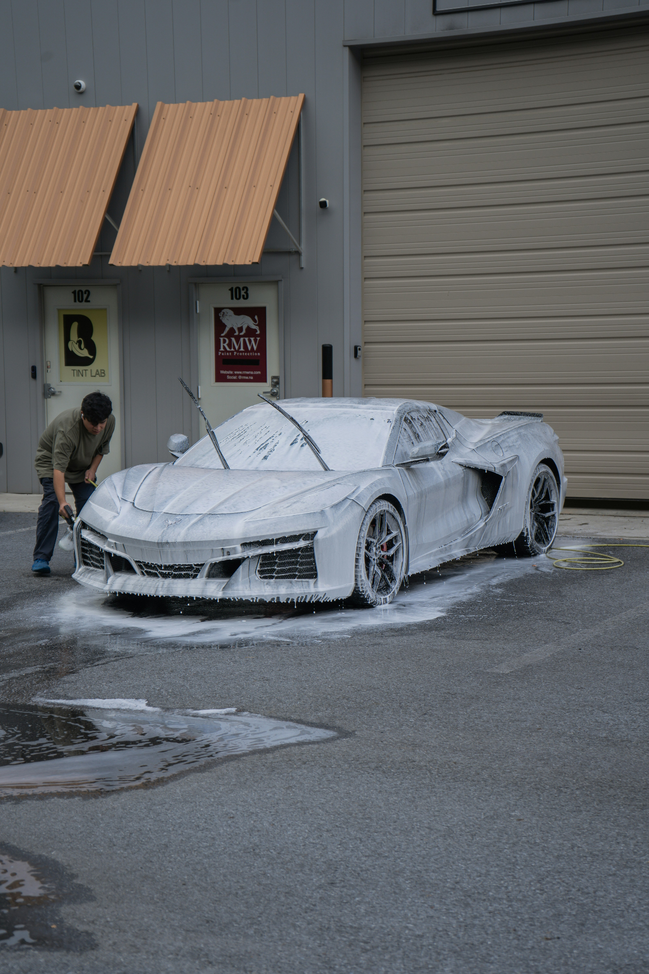 PRO DTLR detailer hand washing a vehicle exterior
