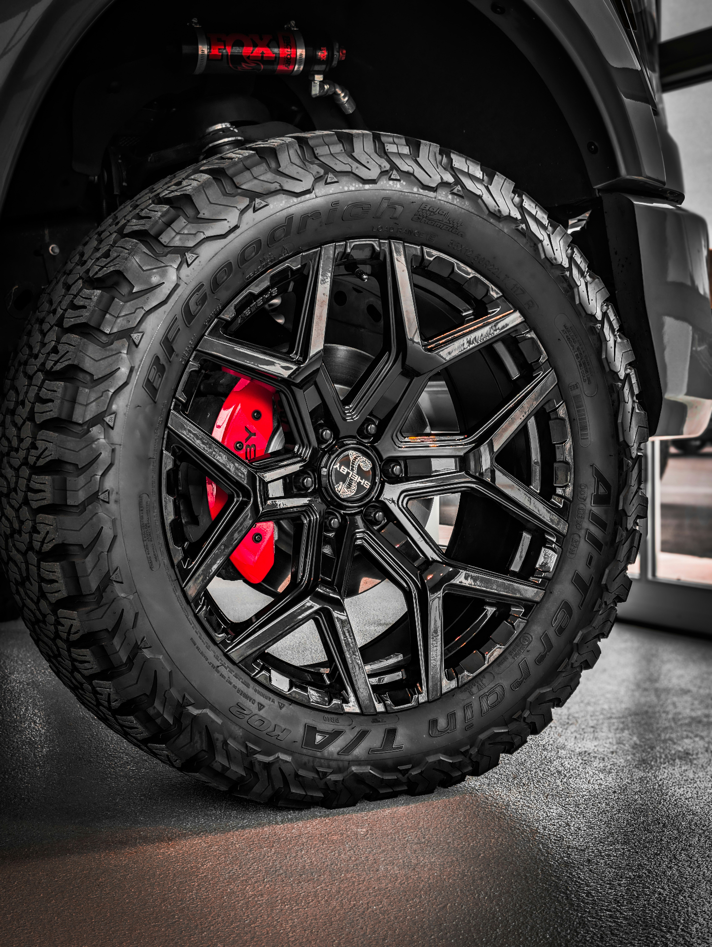 Freshly detailed wheel and trim finished by PRO DTLR